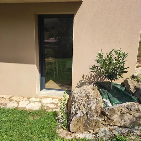 Appartement A La Campagne Saint-Georges-de-Luzençon Buitenkant foto
